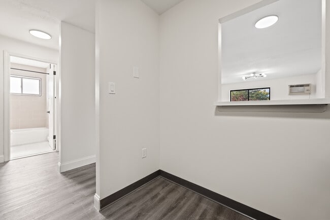 Photo - 18 Signor St