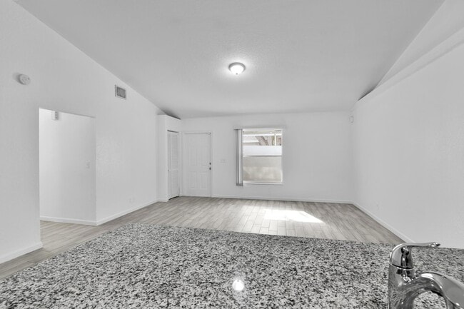 Photo - 13974 Folkestone Cir