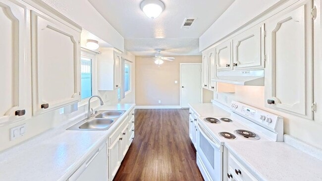 Building Photo - Countryside Apartments