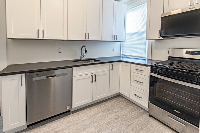 Photo - 2607 N Franklin St Unit 2607 N Franklin St - Apt 2