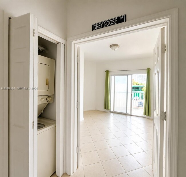 2734 Bird Ave Unit 203