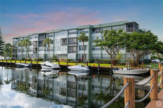 Building Photo - 2781 Taft St Unit 409 Rental