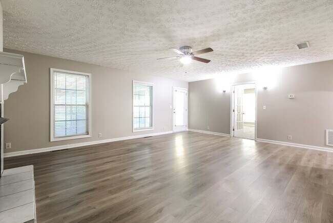 Photo - 142 Old Hampton Way