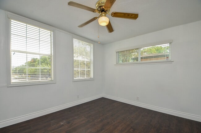 Building Photo - 8810 Ilona Ln Unit 2