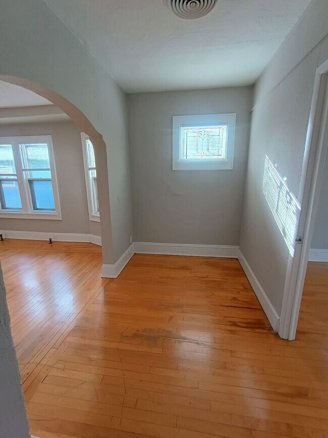 Photo - 1650-52 N. Arlington Unidad B