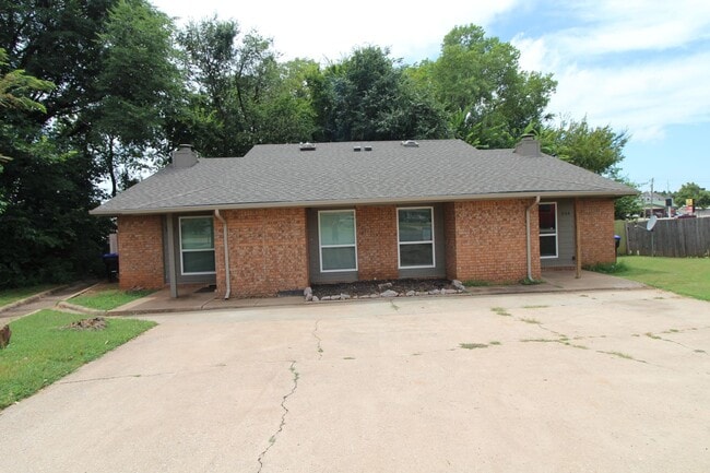 Building Photo - 904-904 Aspen Ct Unit 900 Aspen Ct Rental