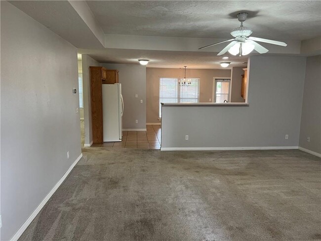 Photo - 211 Ravenwood Blvd