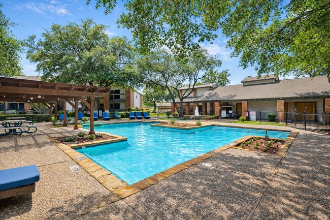 Clayton Pointe