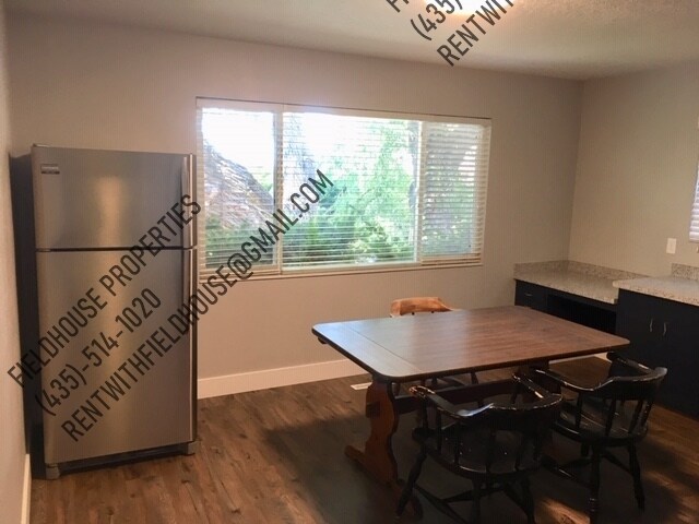 Photo - 686 E 1000 N