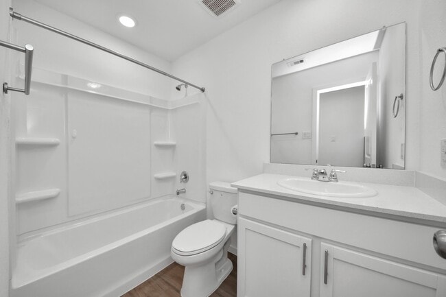 Photo - 2111 Hyde Acrs St