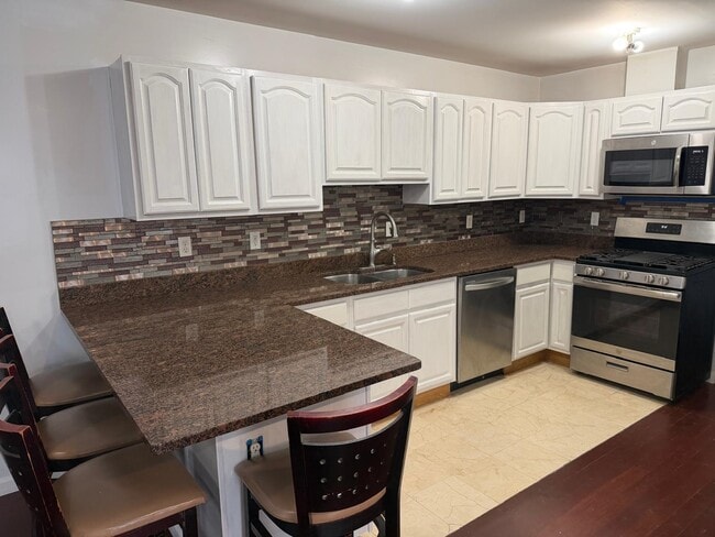 Photo - 183 Hutton St