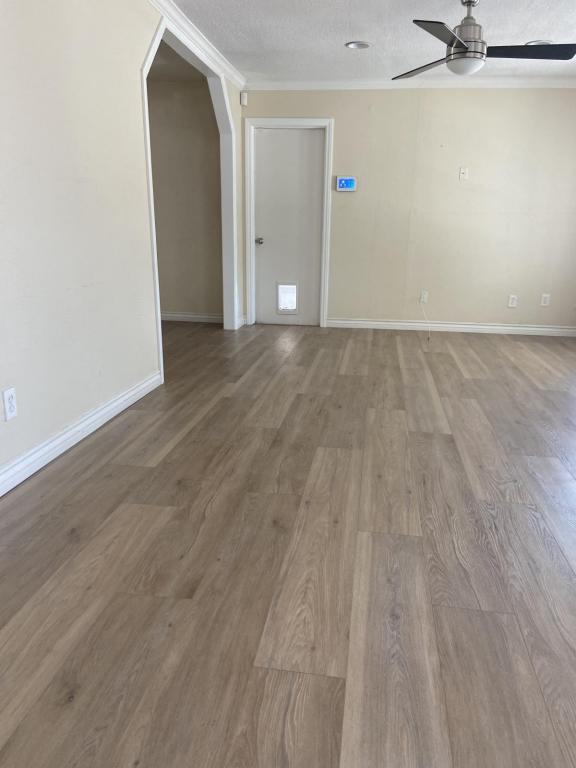 Photo - 917 Broadview St