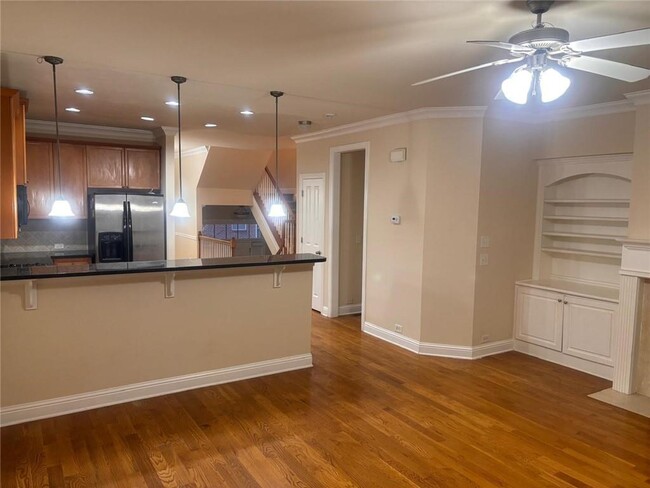 Photo - 4846 Lamoyne Ln