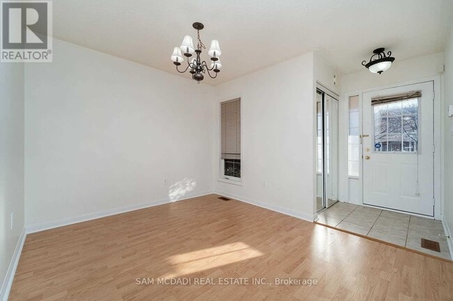 Photo - 2447 Baintree Crescent