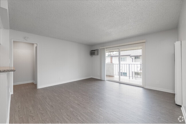 2BR, 1BA - 1,100SF - Living Room