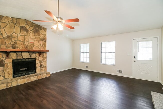 Photo - 127 Gristmill Ct