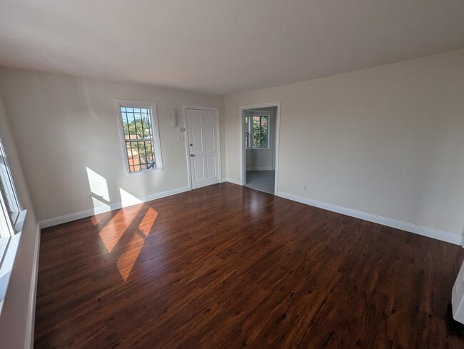 Building Photo - 1051 E Hyde Park Blvd Unit 1053
