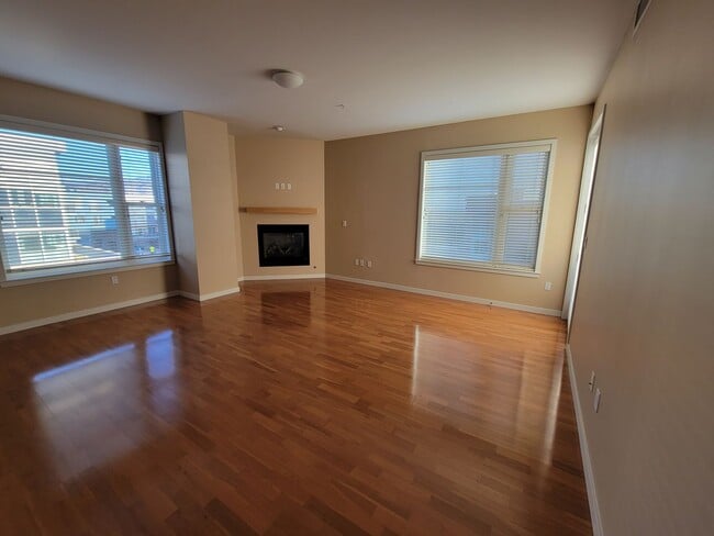Photo - Luxury, Spacious 1 bedroom Apartment in Bo... Unit 402-D