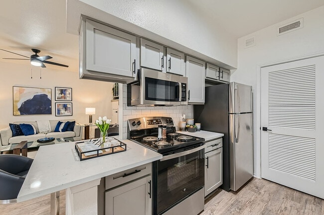 Remodeled Kitchen - Discover The Retreat Apartments