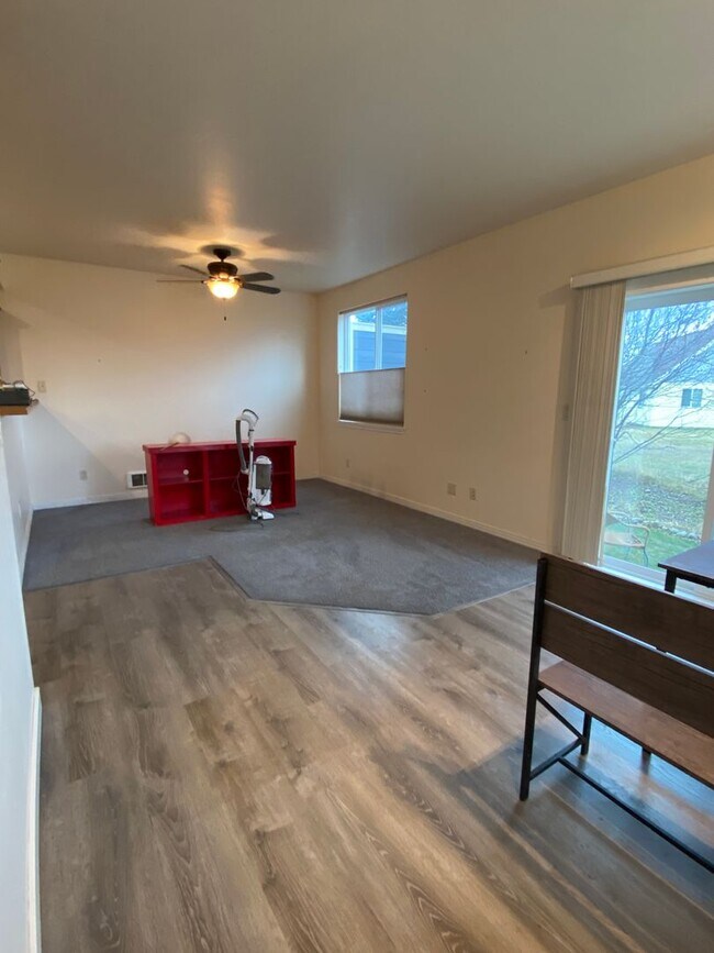 Photo - Spacious  3 bedroom 2.5 bathroom townhouse