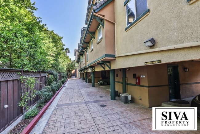 Photo - 808 Lenzen Ave