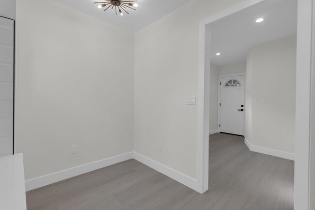 Photo - 4059 Denker Ave