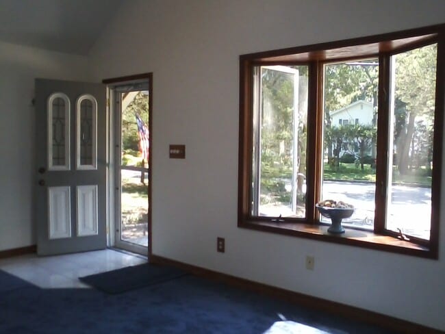 living room - 19 Siracusa Blvd Unit front