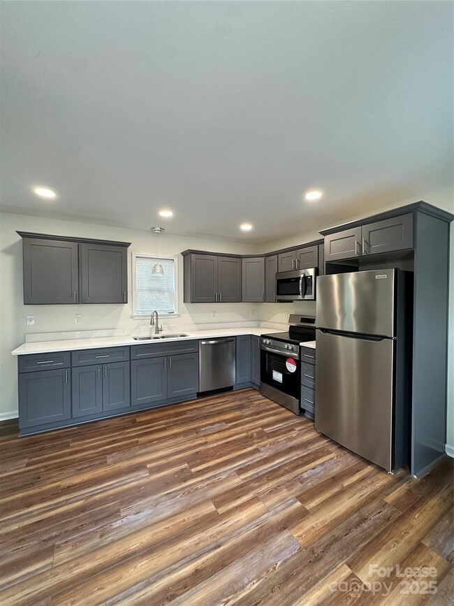 Photo - 317 W Newton St