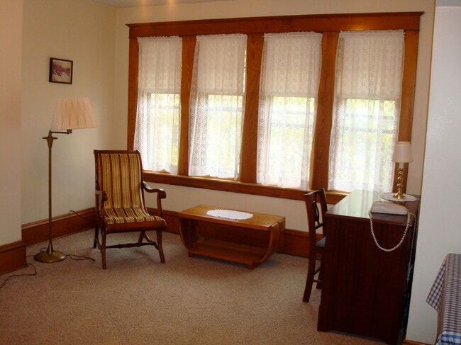 den/study - 207 N 3rd St Unit 207B