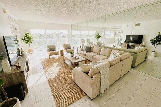 Photo - 140 NE 28th Ave Unidad 607