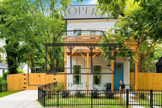 Photo - 1052 Camilla St SW House