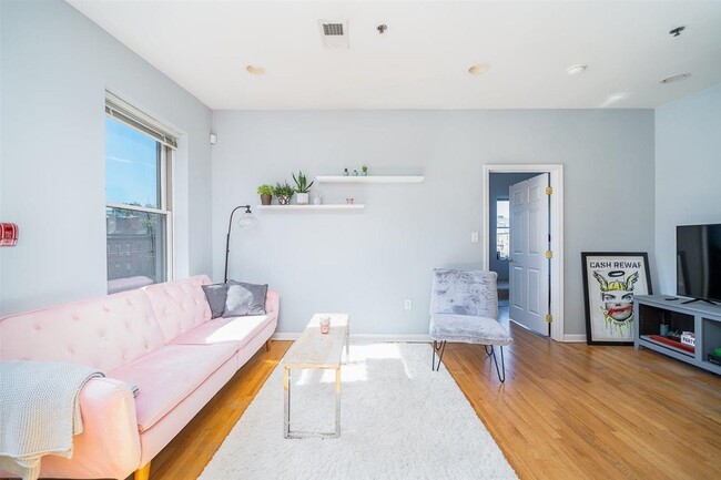 Photo - 254 6th St Unit 3