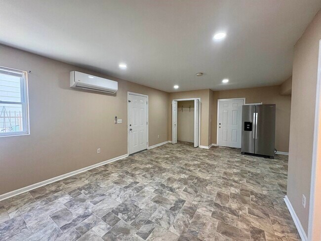 Building Photo - 42 Seaview Ave Unit 1 Rental