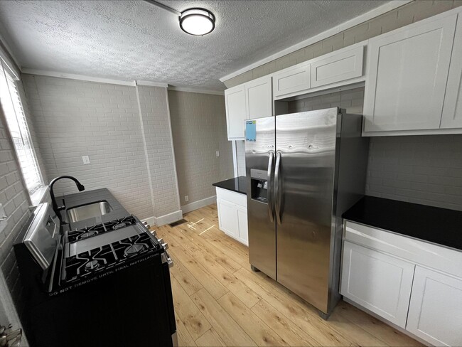 Photo - 2745 Steele Ave