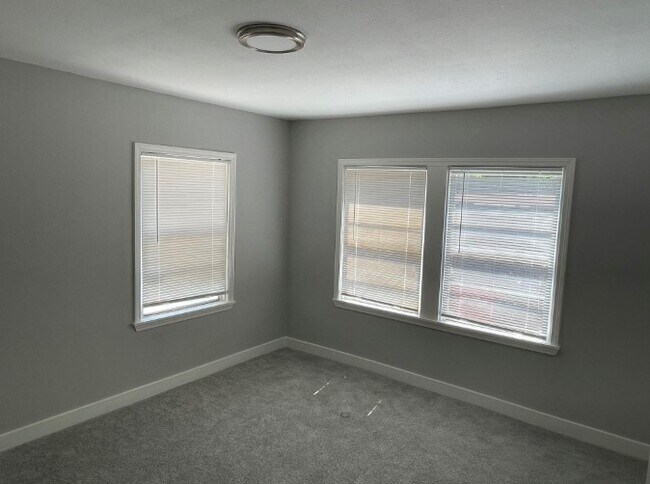 Photo - 727 W 5th St