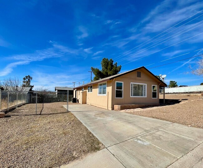 Cute Updated 3 Bedroom Home in Downtown Ki... Rental House Rental in