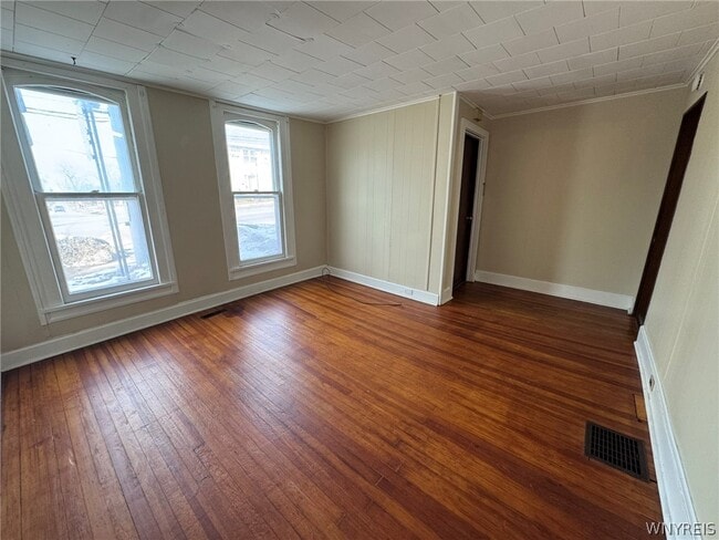 Photo - 10761 Main St