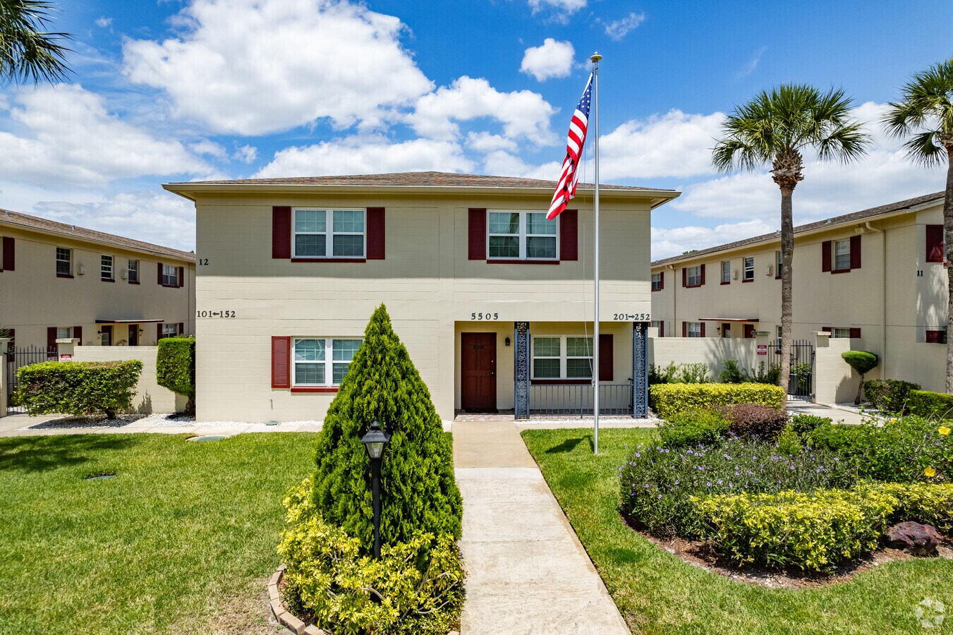 5505 Hernandes Dr Orlando, FL 32808-4848 - Silver Pines