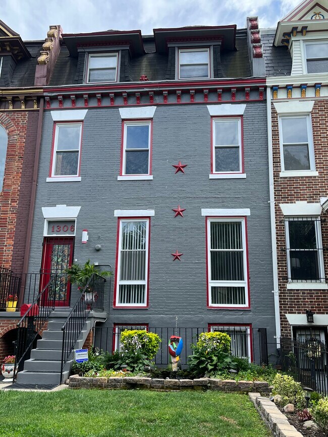 Photo - 1306 Kenyon St NW Unit Duplex apartment