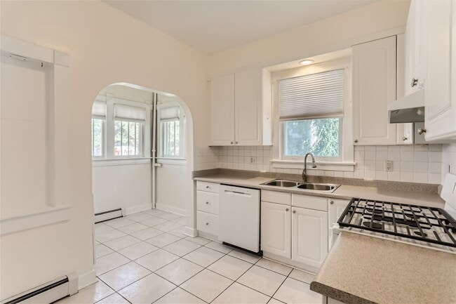 Photo - 1587 St Paul St