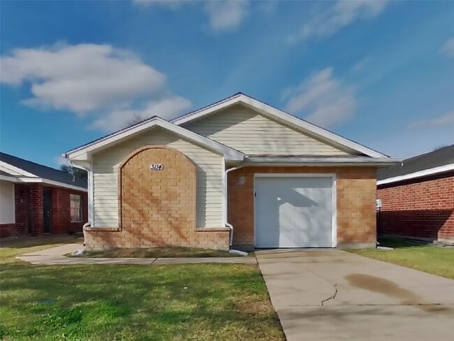 Building Photo - 3114 Boynton Dr