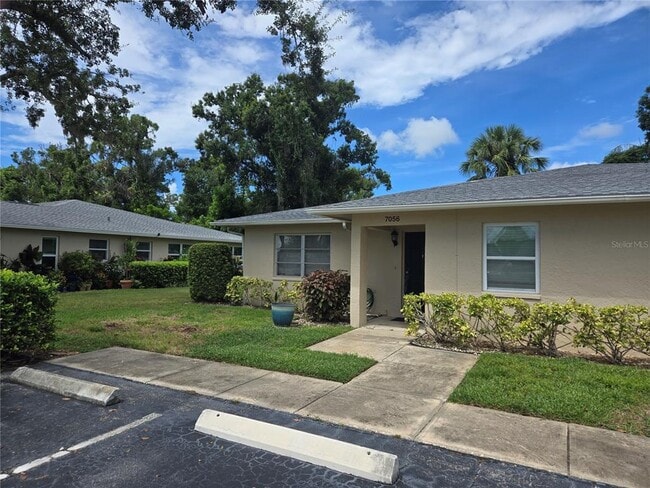Photo - 7056 W Country Club Dr N Unidad 7056 Rental