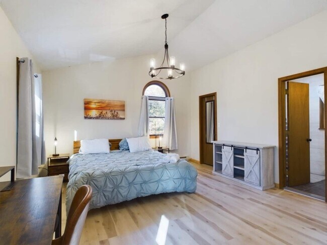 Photo - 206 Orono Dr