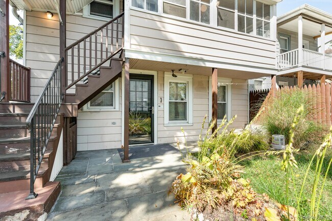Photo - 49 Delafield St Unit 1