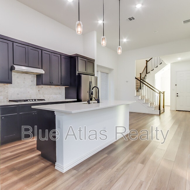 Photo - 235 Woodson St