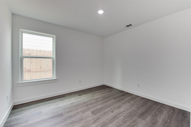 Photo - 8126 Sterlingshire St