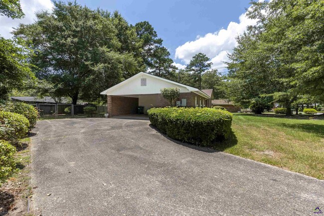 Photo - 1726 Greenwood Cir