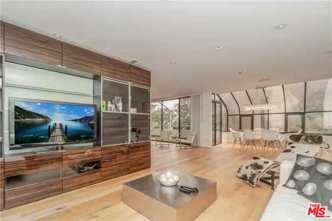 Photo - 121 S Hope St Unidad 505