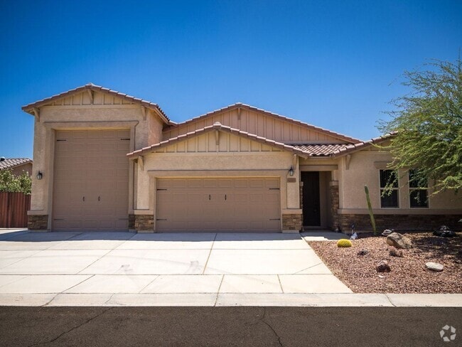 Building Photo - Furnished pool home for rent!