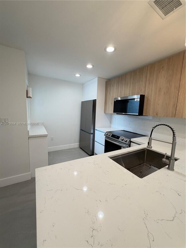 Building Photo - 4708 NW 114th Ave Unit 204-3